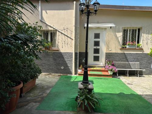 a green lawn in front of a house with a street light at B&B Sophie in Naples