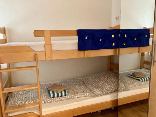 ヴァンガーオーゲにあるHaus Panorama 2の二段ベッド2組が備わる客室です。