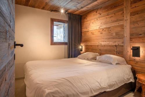 Llit o llits en una habitació de La Charrue, Luxury chalet (10p) 5 bedrooms