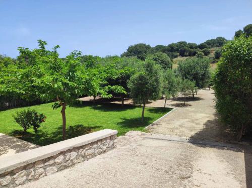 Κήπος έξω από το Rhodes Soul Iuxury home