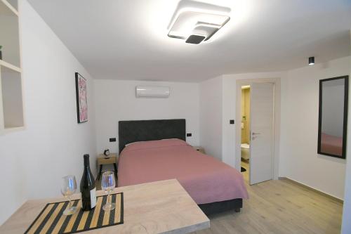 Ένα ή περισσότερα κρεβάτια σε δωμάτιο στο Apartmani Donata