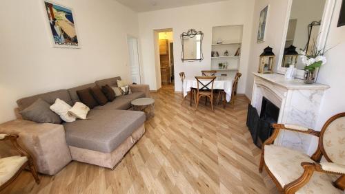 Χώρος καθιστικού στο Super Flat, Garden. Bnbrickeys