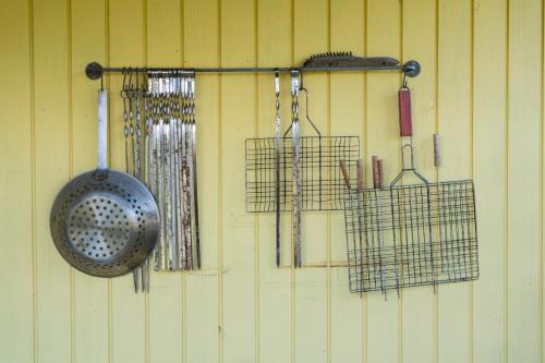 a wall with many utensils hanging on it at Rannakivi Puhkemaja in Kärdla