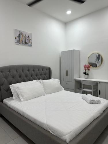 Кровать или кровати в номере The Amore Homestay