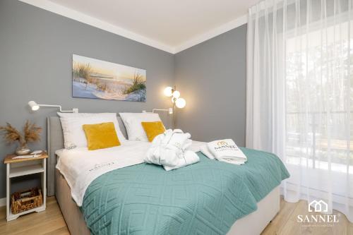 Un pat sau paturi într-o cameră la Apartament Green View - Pobierowo Baltic Apartments