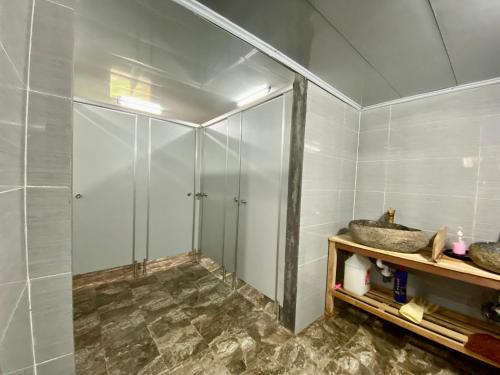 a bathroom with two sinks and a shower at Chipau house Trạm Tấu in Cham Ta Lao