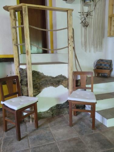 two chairs and a ladder in a room at Casa Xara in Proença-a-Nova