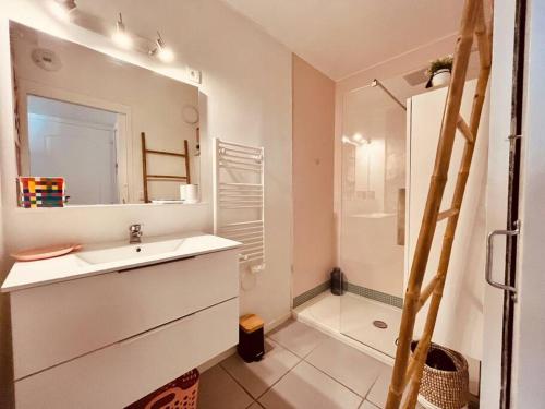 a white bathroom with a sink and a shower at ô petit charme in Nîmes