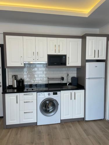 KALİDA APARTにあるキッチンまたは簡易キッチン