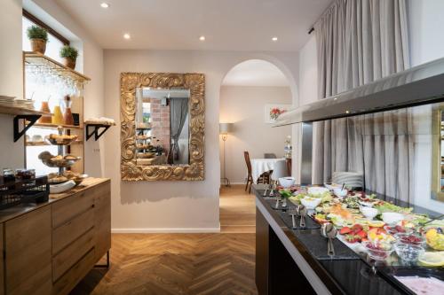 a kitchen with a buffet of food on a counter at Winzerhotel Gumpoldskirchen in Gumpoldskirchen