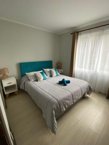Una cama o camas en una habitación de Departamento en Pucón