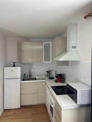 Una cocina o cocineta en Manoir de La Ville Durand