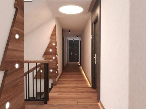 - un couloir dans une maison dotée de parquet et d'un escalier dans l'établissement Apartman Borovi 15 Divčibare, à Divčibare