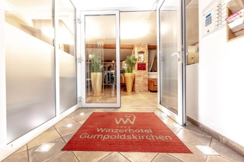 a red welcome mat in the entrance to a building at Winzerhotel Gumpoldskirchen in Gumpoldskirchen