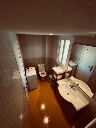 Ett badrum på Western Apartments Sierra de Madrid