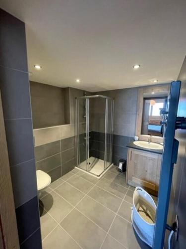 Photo de la galerie de l'établissement Epinette 10, Luxury appartment (4-6p) 2 bedrooms and 2 bathrooms., à Peisey-Nancroix