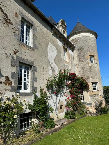 Un jardín fuera de Manoir de La Ville Durand