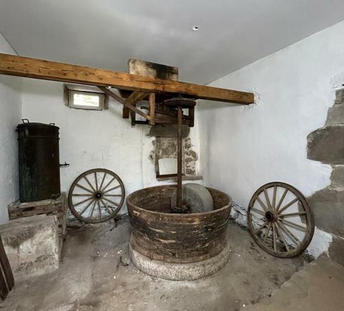 a room with twookedokedokedoked at Moulin de Joumard, gîtes, chambres et table d'hôtes de charme , jacuzzi, sauna, piscine et bain nordique Etablissement 4 étoiles in Aubazat