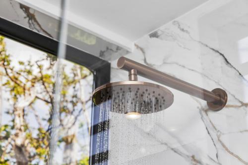 a shower head with water on a glass window at Villa Regatta in Hato