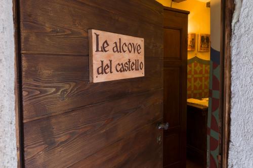 a door with a sign that says heave old castle at Castello di Zumelle in Mel