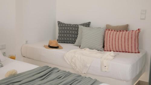 Postel nebo postele na pokoji v ubytování Naxos Hotel Poseidon