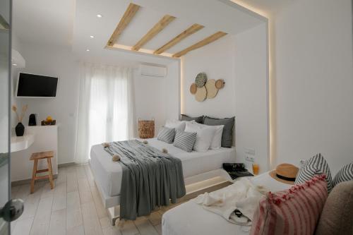Postel nebo postele na pokoji v ubytování Naxos Hotel Poseidon