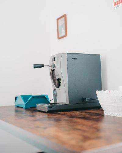 a sewing machine sitting on top of a table at Villa Gianna in Taranto