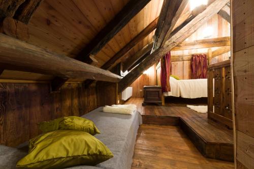 a bedroom with two beds in a wooden cabin at Castello di Zumelle in Mel