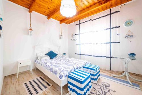a bedroom with a bed and a table in it at Casa luminoasa cu poveste in Sulina