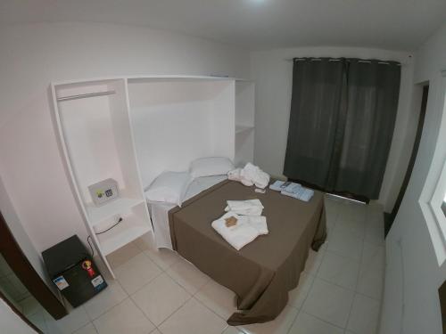 a small room with a bed and a shower at Verde Mar Pipa Beach in Pipa