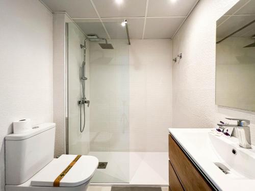 a bathroom with a shower and a toilet and a sink at Suite Añoreta Malaga Parking 101 in Torre de Benagalbón