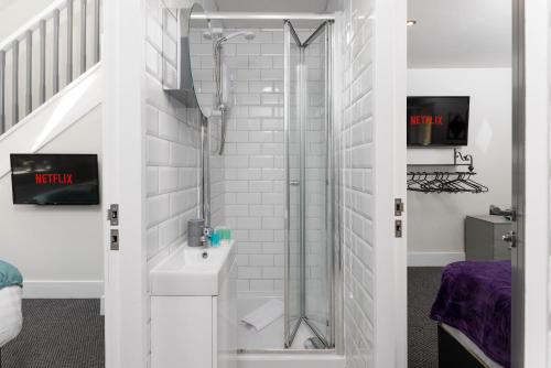 a bathroom with a shower and a sink at Air Host and Stay - Teck House, sleeps 7, mins from Royal Hospital in Liverpool