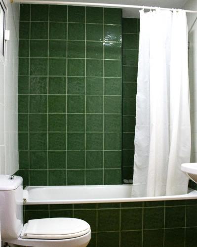 Ένα μπάνιο στο Hostal Villa