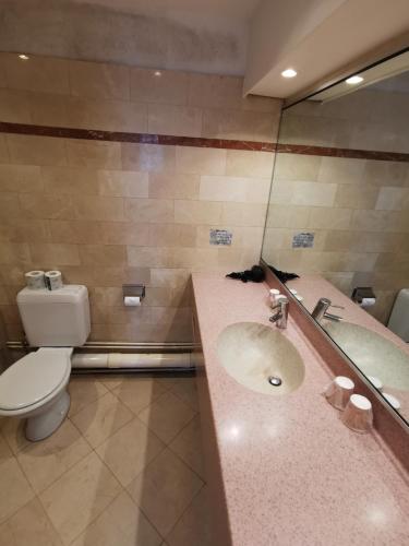 Ένα μπάνιο στο Hotel Des Falaises