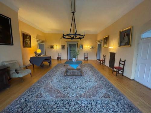 a living room with a rug on a wooden floor at Schloss Moosburg Gästehaus in Moosburg