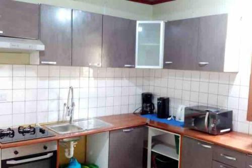 Kuchyň nebo kuchyňský kout v ubytování Villa Sophie à Sassara Pk 12 Bangui