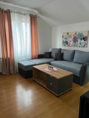 Apartman Floraにあるシーティングエリア