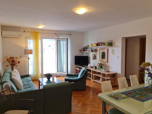 Apartment Silva, 50m from beach