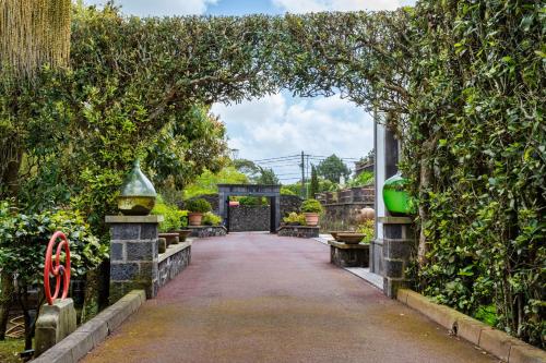 an entrance to a garden with an archway at Quinta da Paz Azores in Pico da Pedra