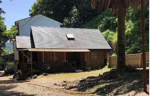 a small wooden cabin with a gambrel roof at village yumigahama - Vacation STAY 29151v in Minato