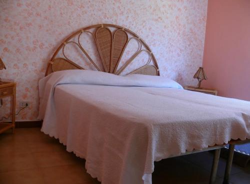 a bedroom with a large bed with a white blanket at Casa Sole e Mare in Catania