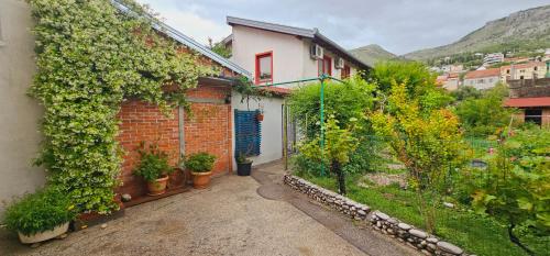 a courtyard of a house with plants on it at Guest House Goa Mostar in Mostar