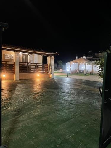 an empty parking lot at night with a building at Villa Elena in Porto Heli