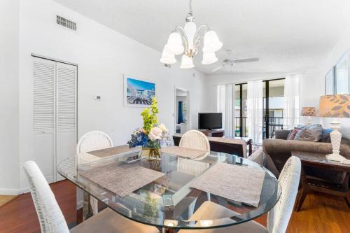 a dining room with a glass table and chairs at Minutes to Anna Maria Island in Bradenton