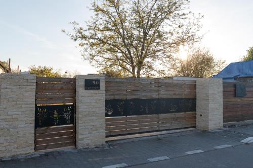 a wooden fence in front of a house at Casa Roa in Dunavăţu de Jos