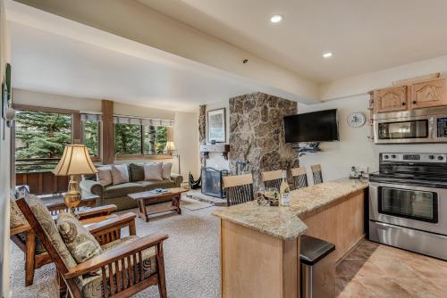 Laurelwood Condominiums 205 – Photos 2