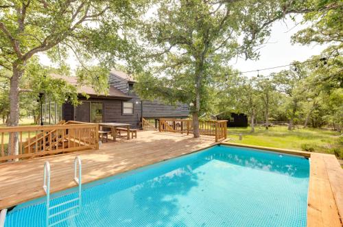 Kolam renang di atau dekat dengan Somerville Cabin with Private Pool!