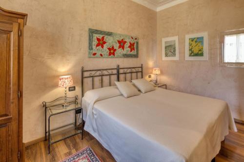 En eller flere senge i et værelse på Locanda Villa Moderna