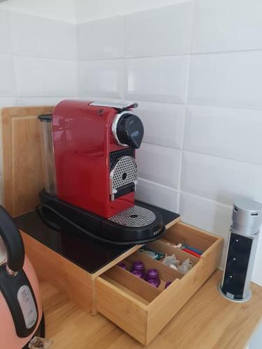 a red mixer sitting on top of a counter at Le Cosy du Faux Bourg in Châlons-sur-Marne