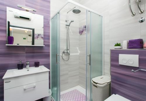 Koupelna v ubytování Apartment Purple Magic